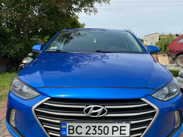 Hyundai Elantra - фото 1