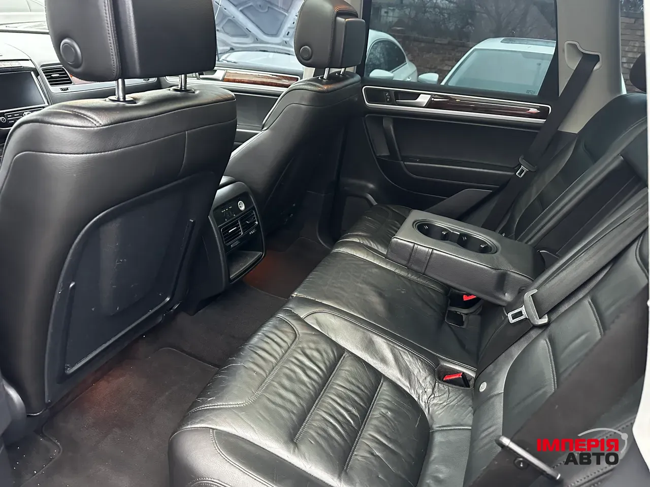 Volkswagen Touareg - фото 6