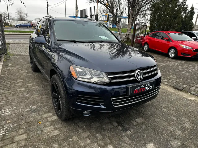 Volkswagen Touareg - фото 1
