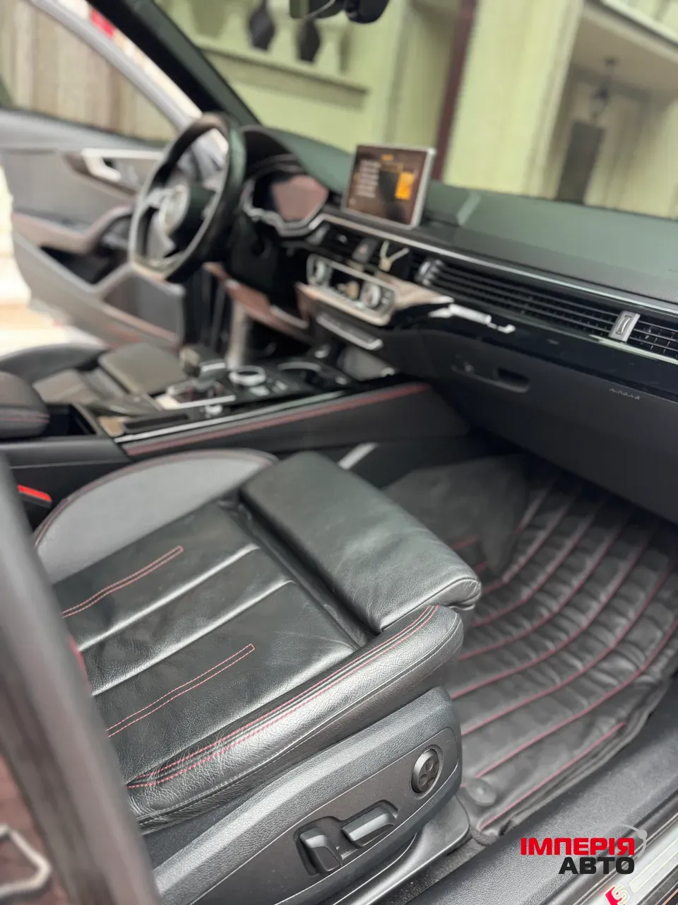 Audi A4 - фото 8