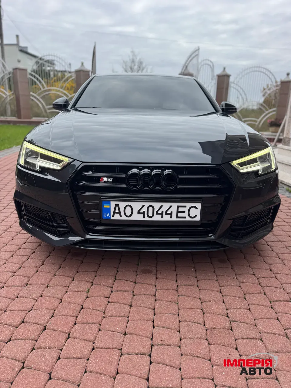 Audi A4 - фото 1