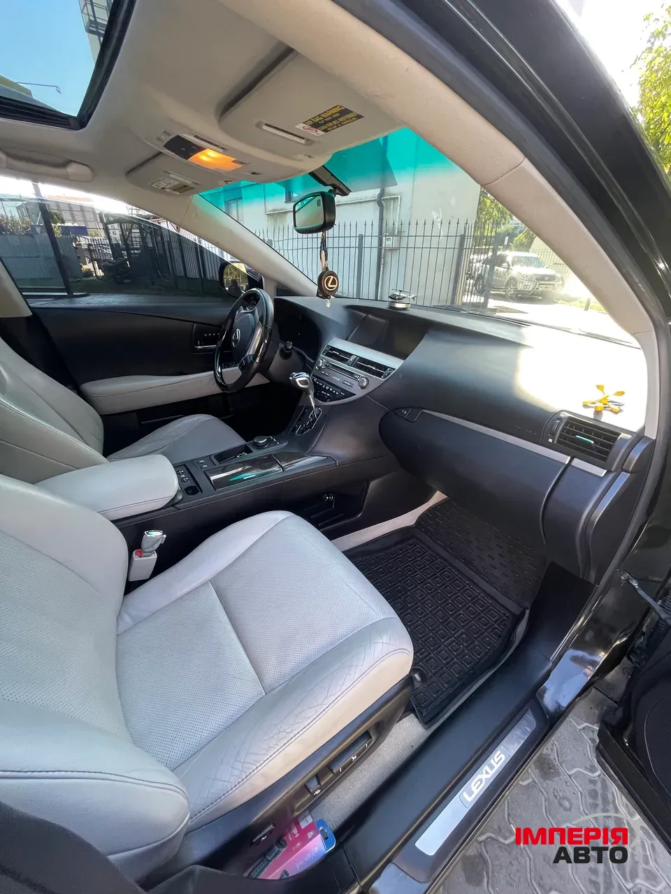 Lexus RX - фото 9