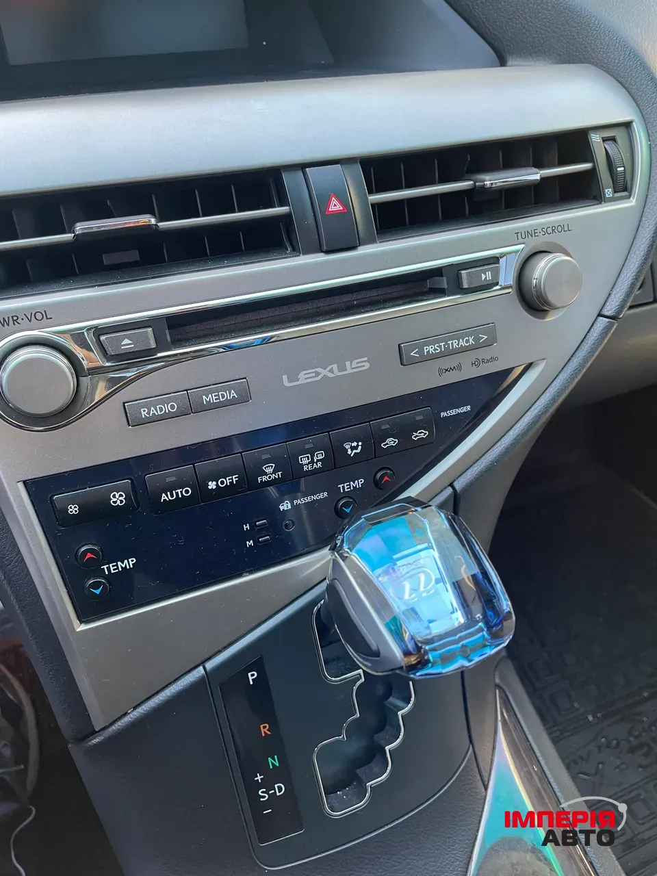 Lexus RX - фото 18