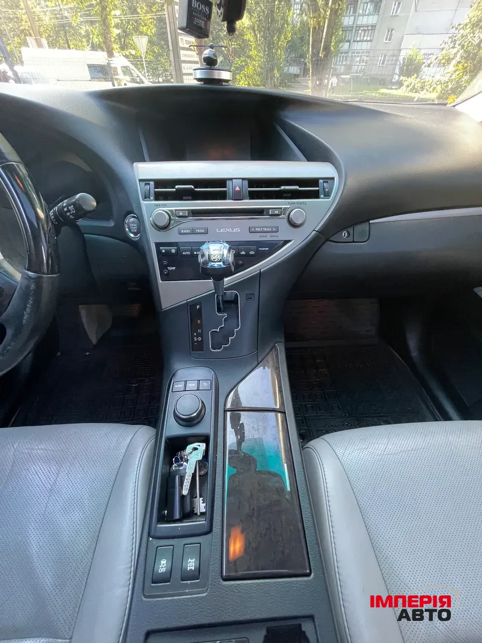 Lexus RX - фото 12