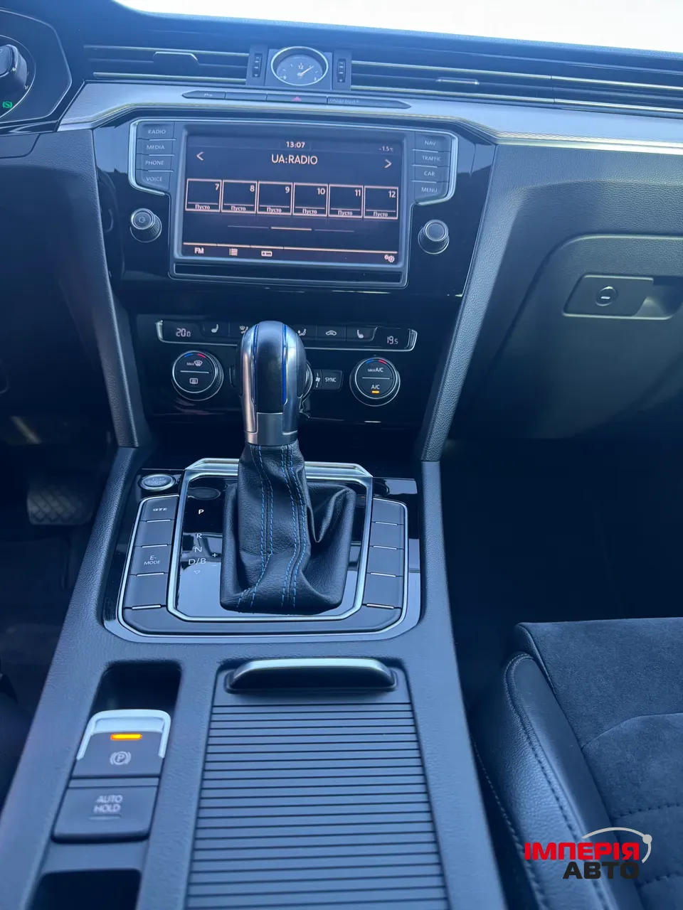 Volkswagen Passat - фото 12