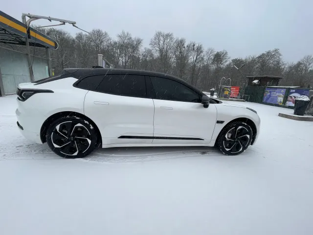 Zeekr 001 - фото 3