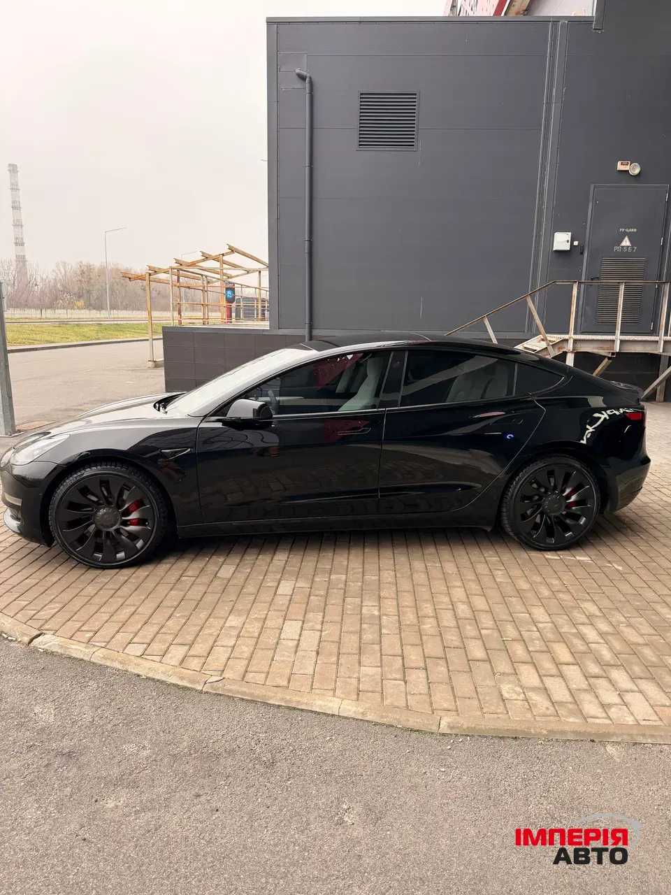 Tesla Model 3 - фото 4