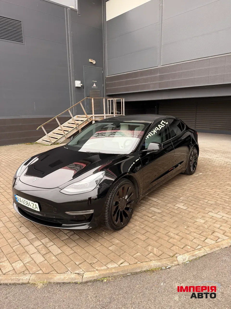 Tesla Model 3 - фото 1