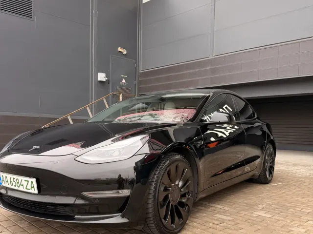 Tesla Model 3 - фото 3