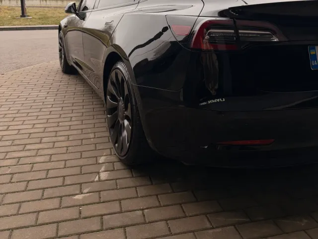 Tesla Model 3 - фото 5