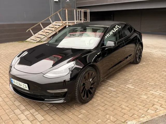 Tesla Model 3 - фото 1