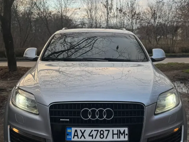 Audi Q7 - фото 4