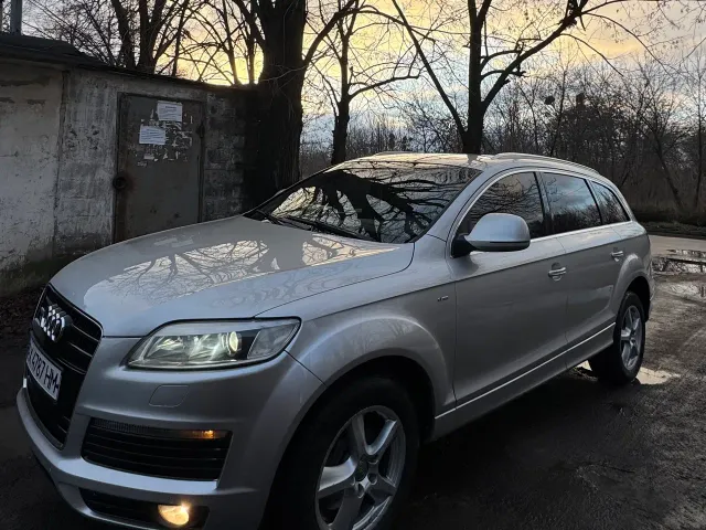 Audi Q7 - фото 1