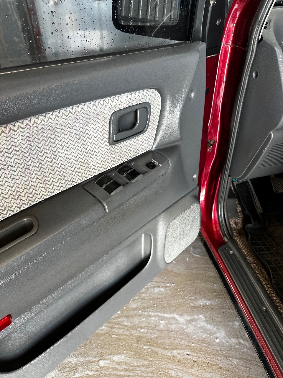 Mitsubishi Space Wagon - фото 11