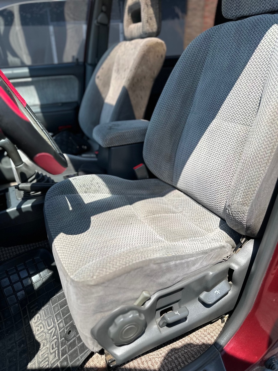 Mitsubishi Space Wagon - фото 8