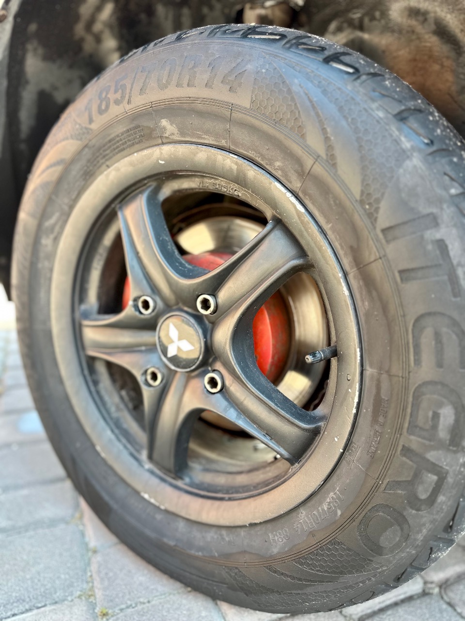 Mitsubishi Space Wagon - фото 12