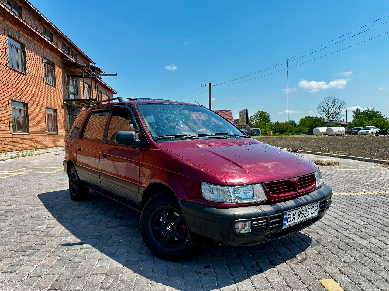 Mitsubishi Space Wagon - фото 1