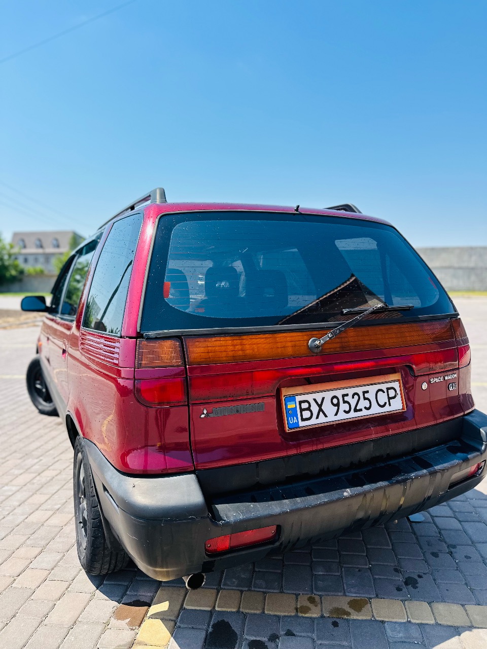 Mitsubishi Space Wagon - фото 4