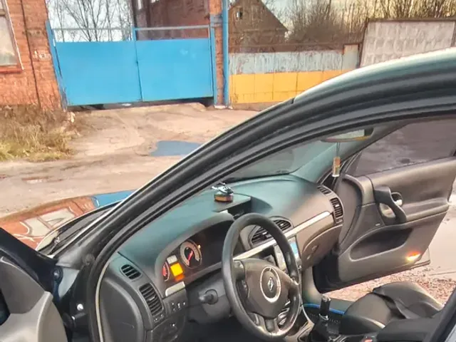 Renault Laguna - фото 4