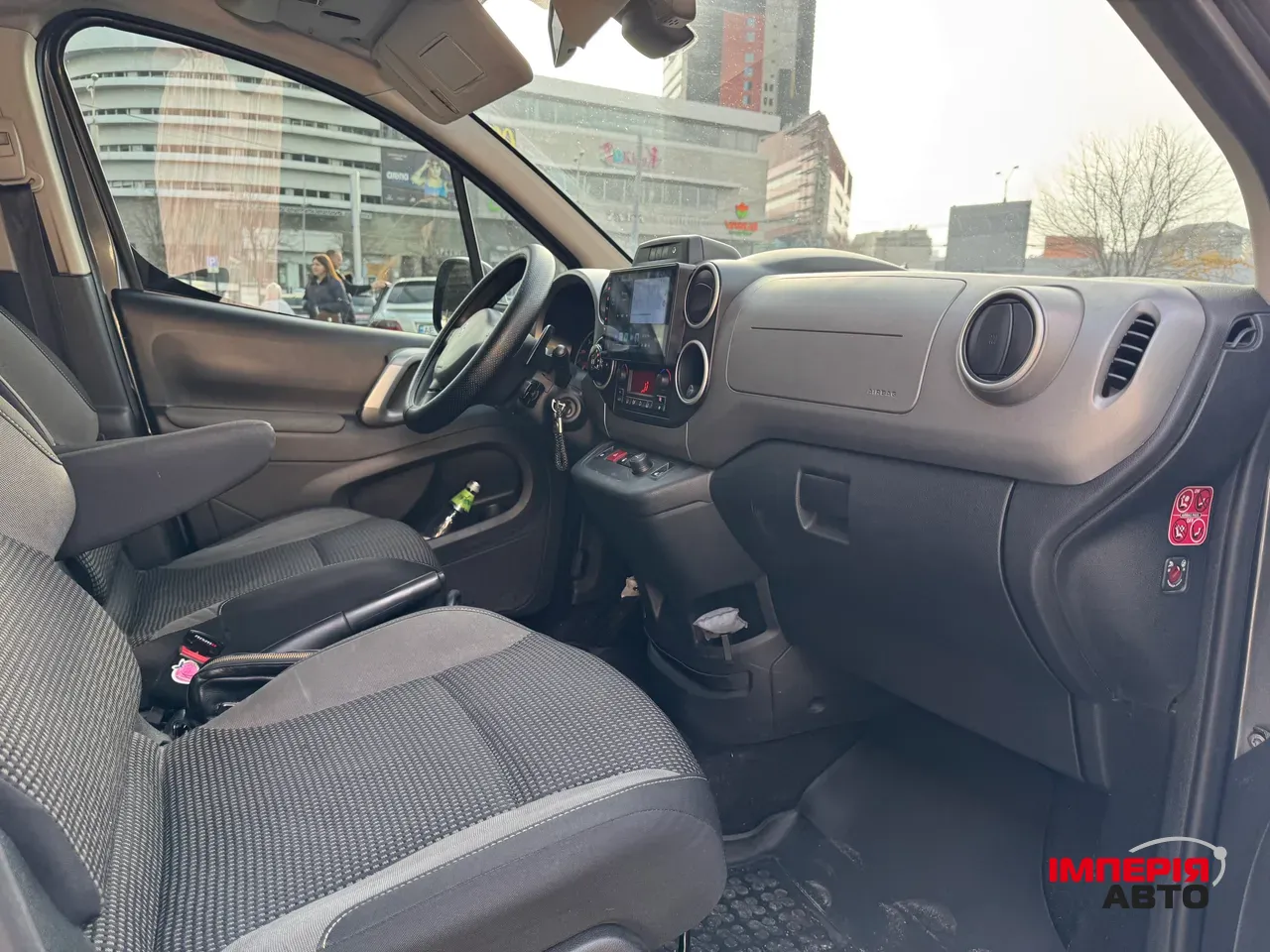 Peugeot Partner - фото 17