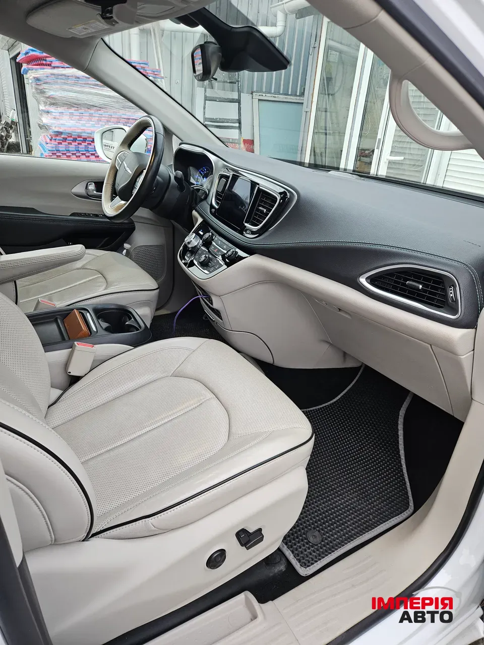 Chrysler Pacifica - фото 7