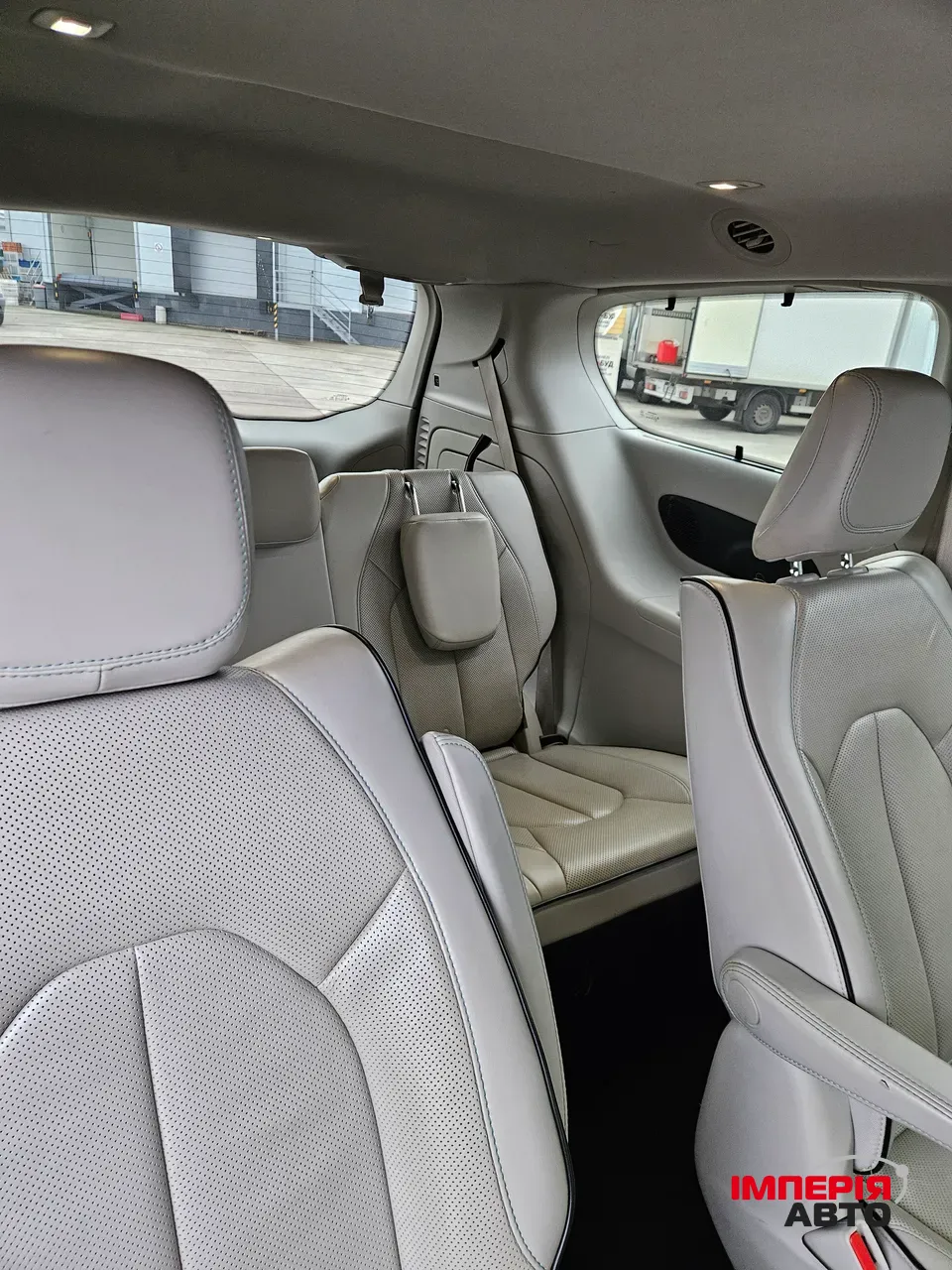 Chrysler Pacifica - фото 9