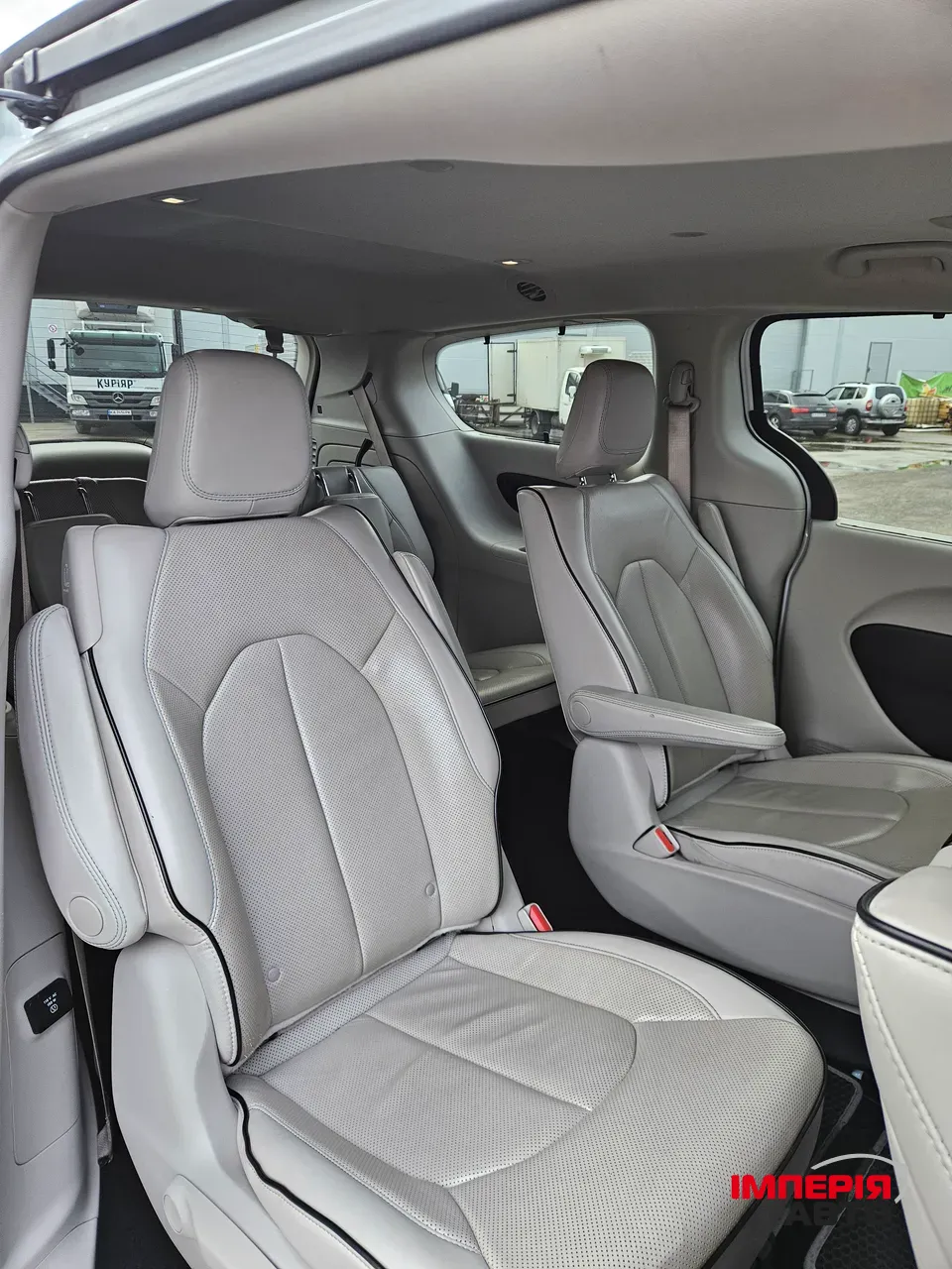 Chrysler Pacifica - фото 3