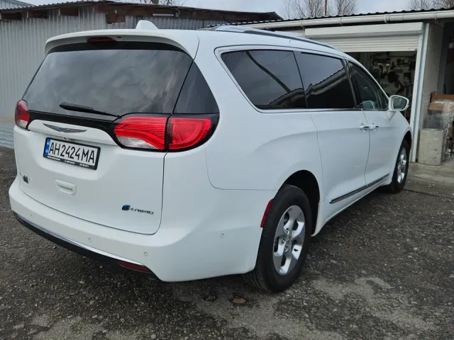 Chrysler Pacifica - фото 2