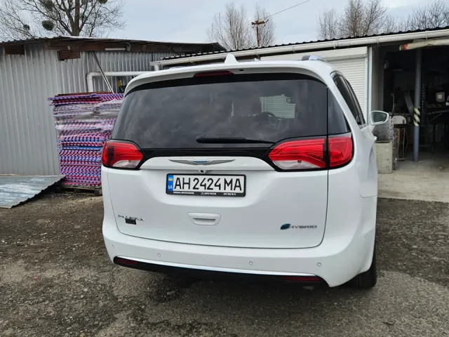 Chrysler Pacifica - фото 5