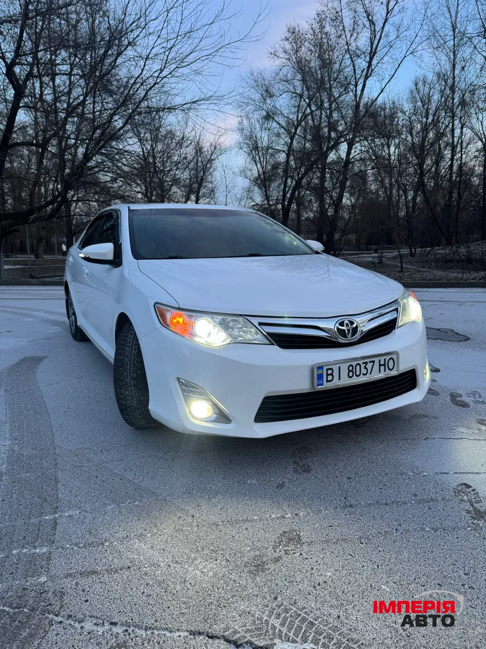 Toyota Camry - фото 1
