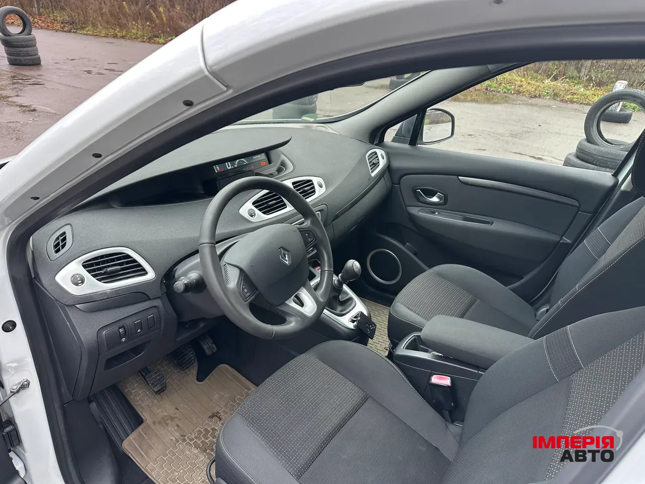 Renault Scenic - фото 11