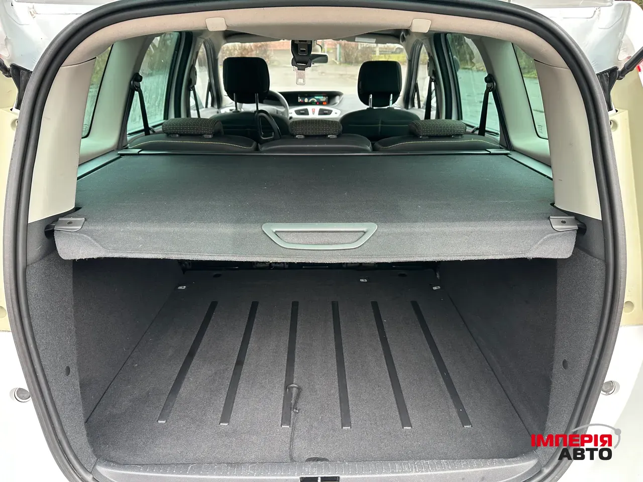 Renault Scenic - фото 16