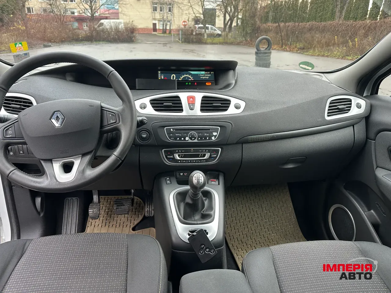 Renault Scenic - фото 13