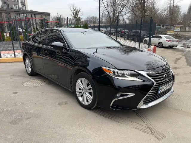 Lexus ES - фото 1