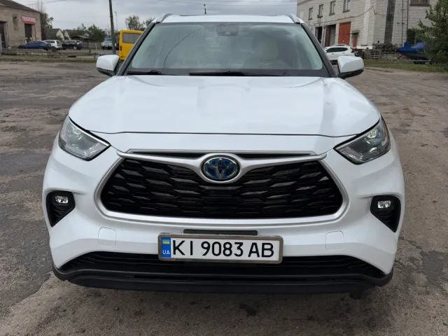 Toyota Highlander - фото 1