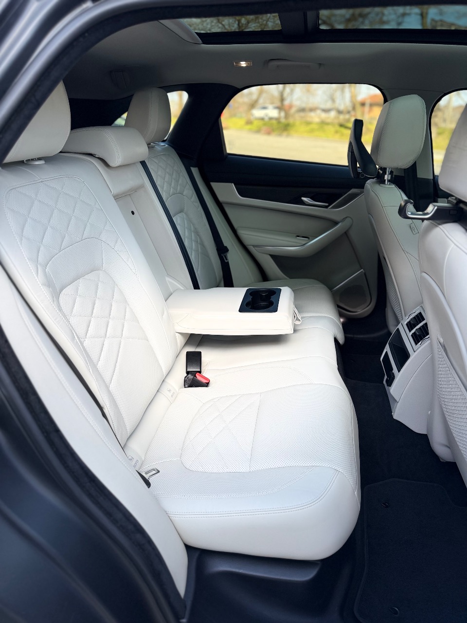 Jaguar F-Pace - фото 8