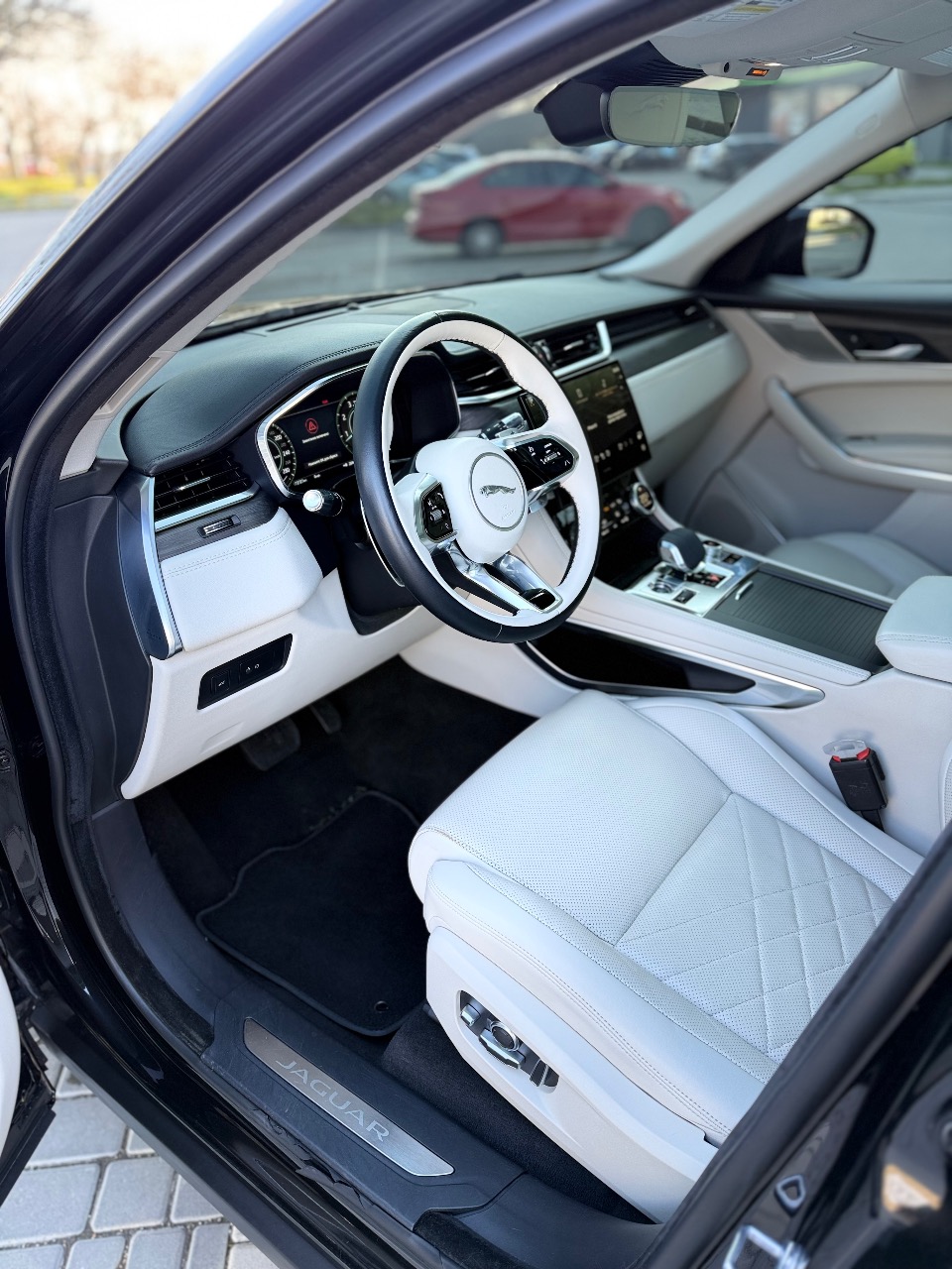 Jaguar F-Pace - фото 11