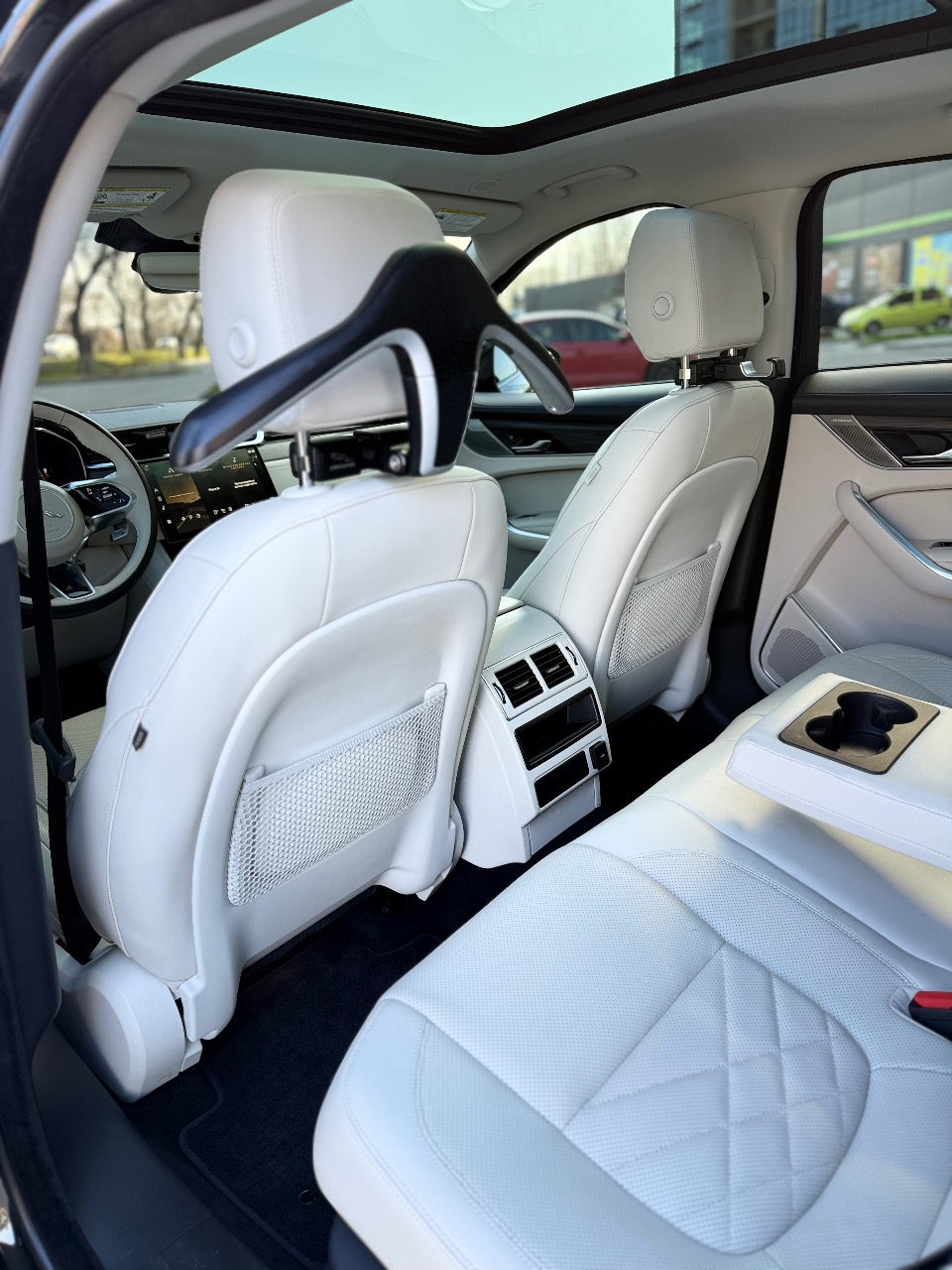 Jaguar F-Pace - фото 14