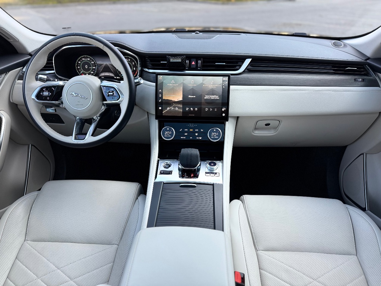 Jaguar F-Pace - фото 16