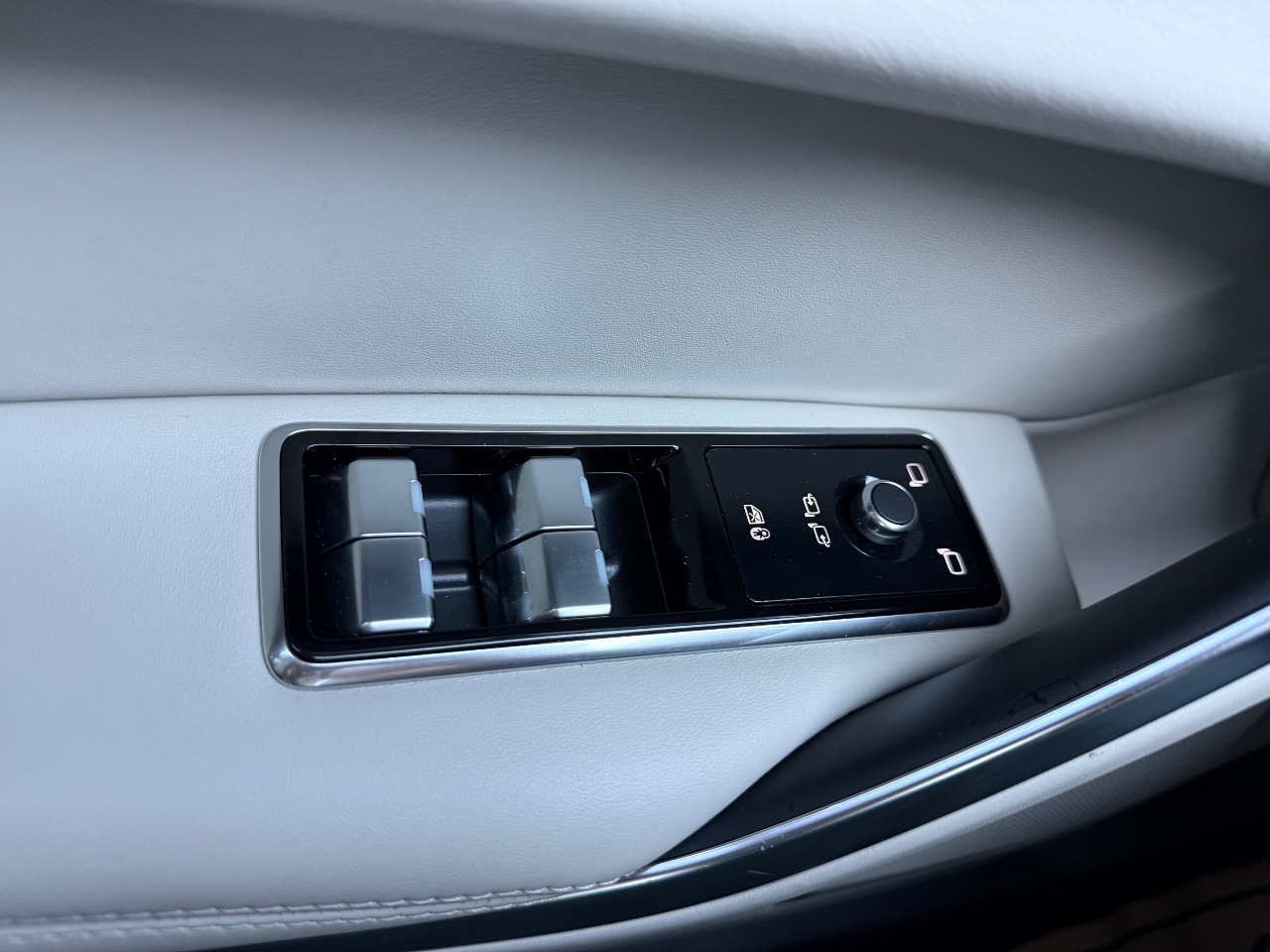 Jaguar F-Pace - фото 23