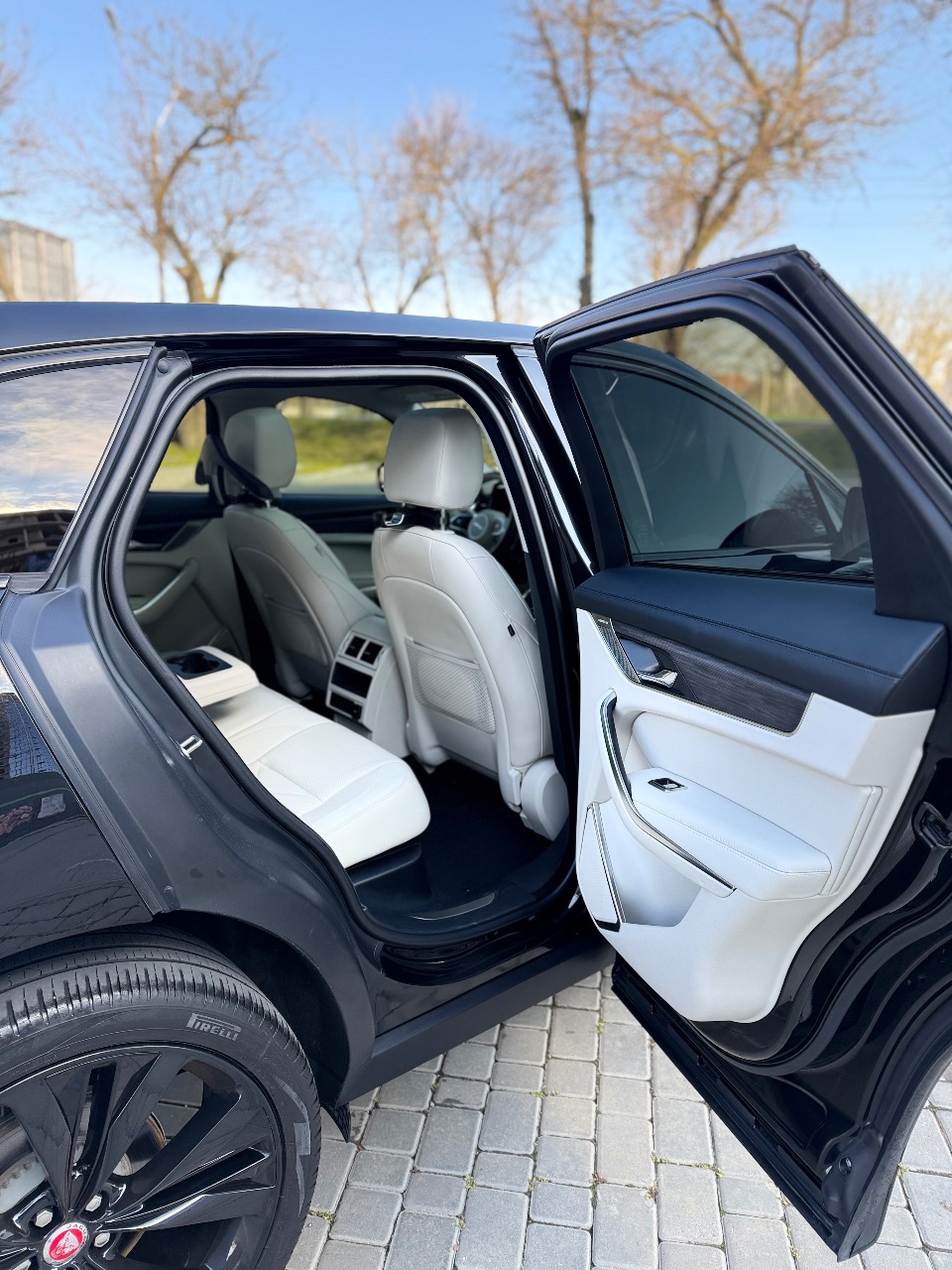 Jaguar F-Pace - фото 2