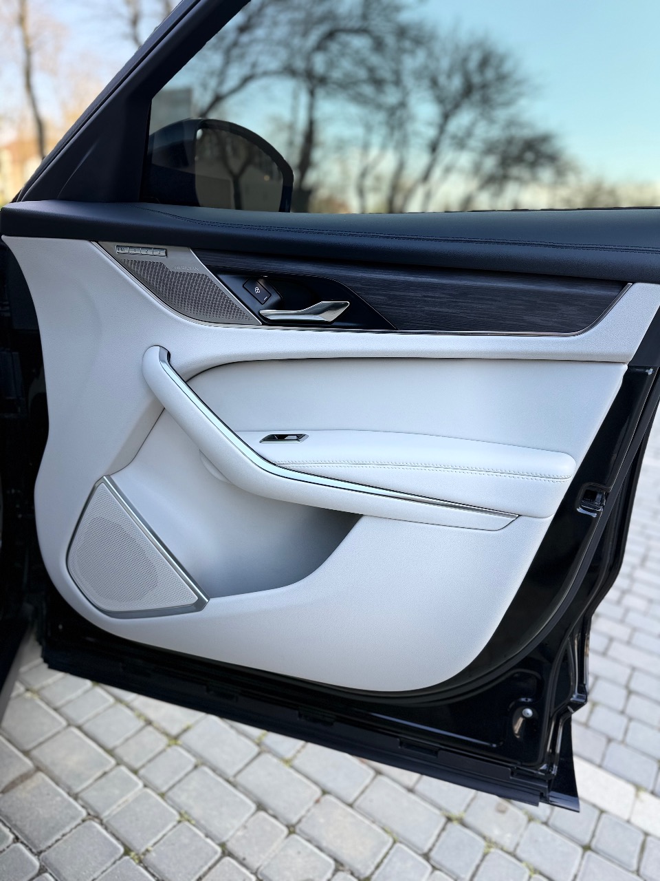 Jaguar F-Pace - фото 15