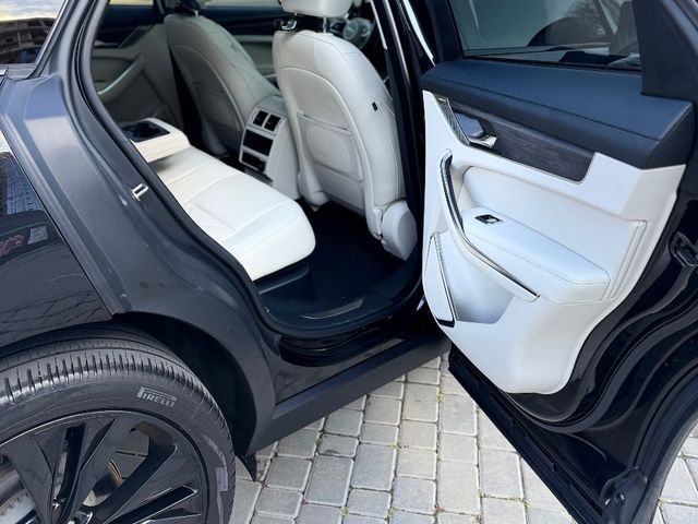 Jaguar F-Pace - фото 2