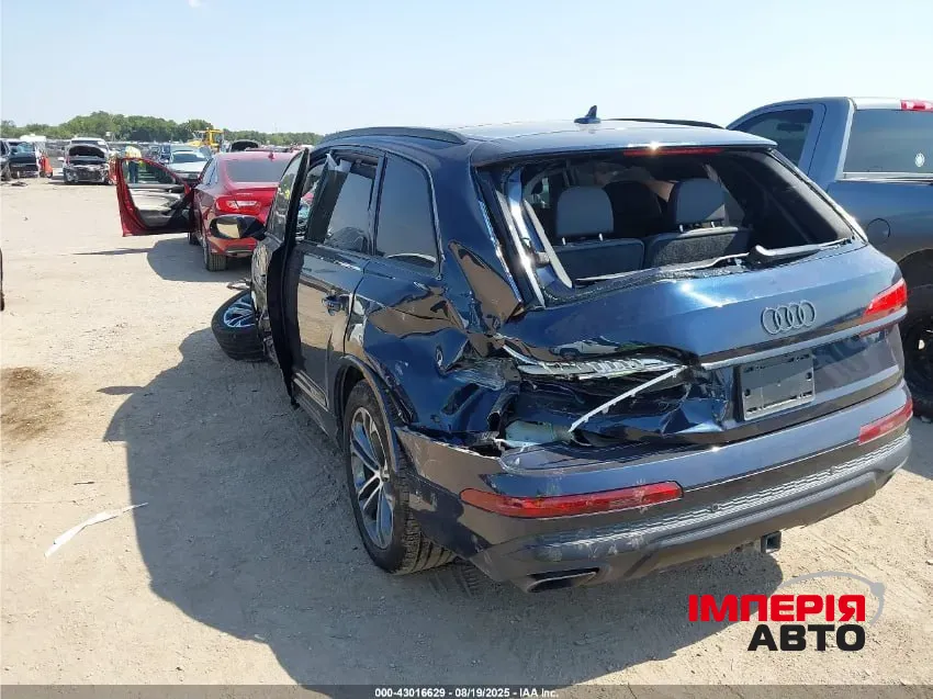 Audi Q7 - фото 7