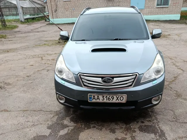 Subaru Legacy - фото 1