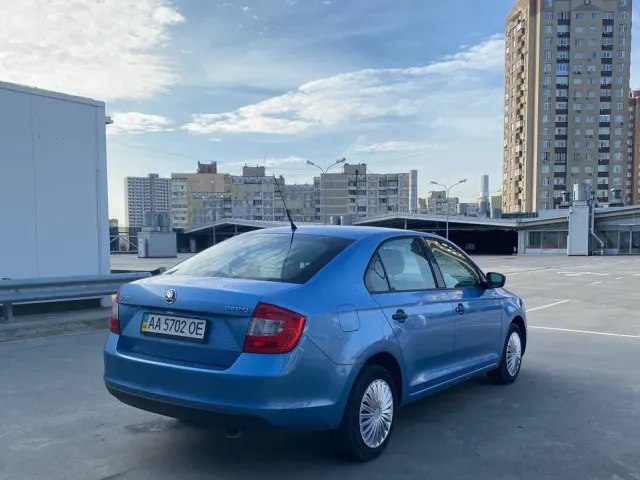 Skoda Rapid - фото 4