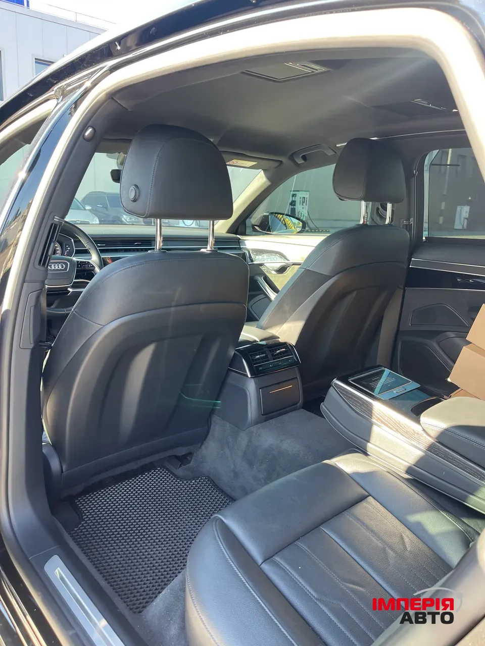 Audi A8 - фото 19