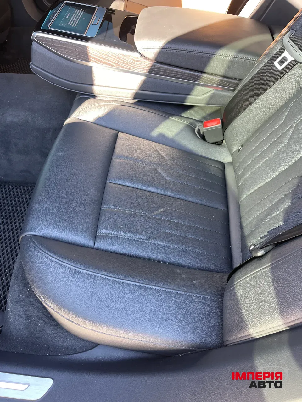 Audi A8 - фото 18