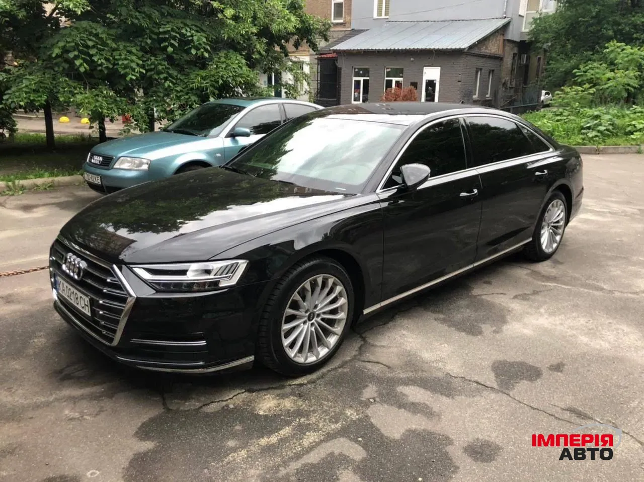 Audi A8 - фото 1
