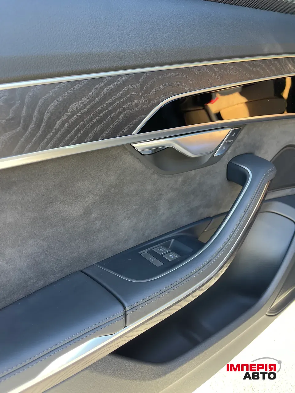 Audi A8 - фото 20